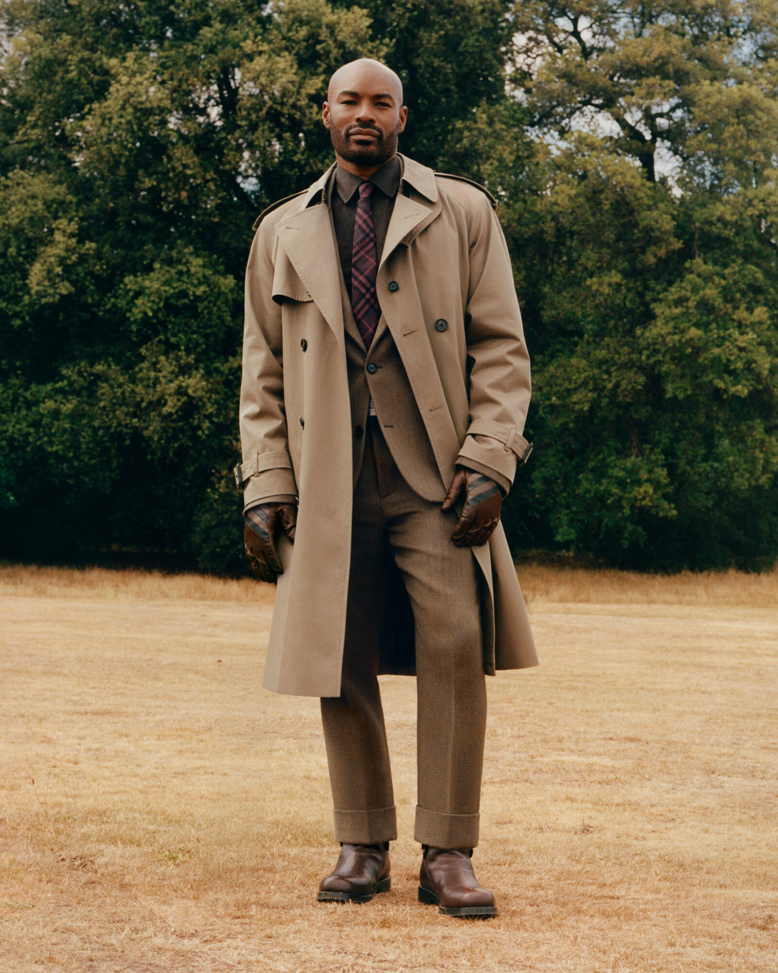 曇り空のロンドンが舞台。バーバリーが描く新しい旅の仲間たち